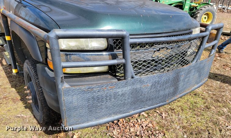 image for item JE9895 2002 Chevrolet Silverado 3500  tow truck