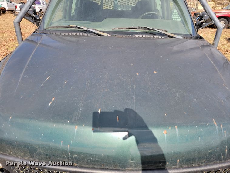 image for item JE9895 2002 Chevrolet Silverado 3500  tow truck