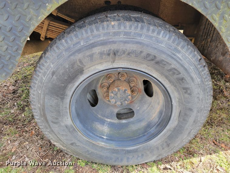 image for item JE9895 2002 Chevrolet Silverado 3500  tow truck