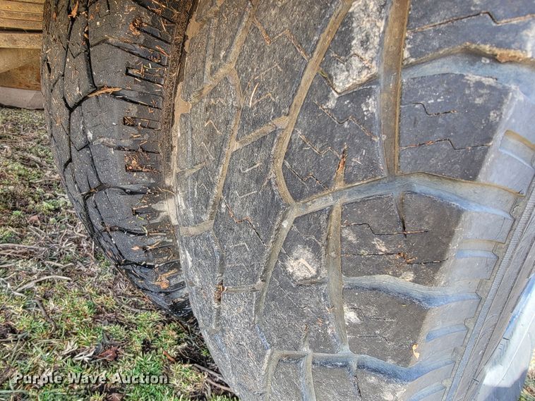 image for item JE9895 2002 Chevrolet Silverado 3500  tow truck