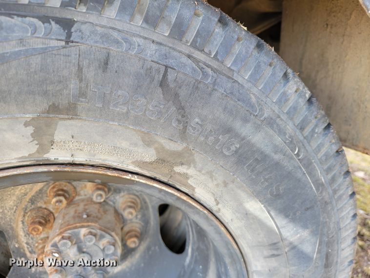 image for item JE9895 2002 Chevrolet Silverado 3500  tow truck