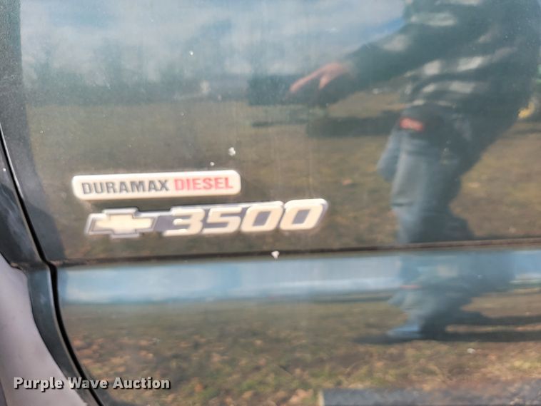 image for item JE9895 2002 Chevrolet Silverado 3500  tow truck