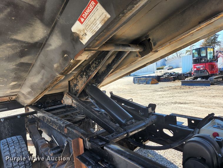 image for item JG9199 2015 Ford F550 Super Duty  dump truck