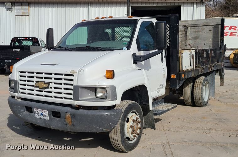 image for item JG9203 2007 Chevrolet C4500  flatbed truck