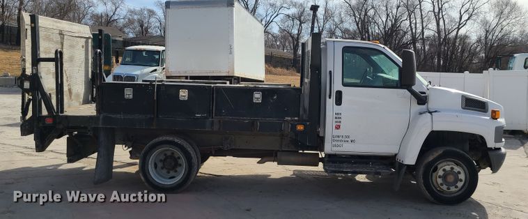 image for item JG9203 2007 Chevrolet C4500  flatbed truck