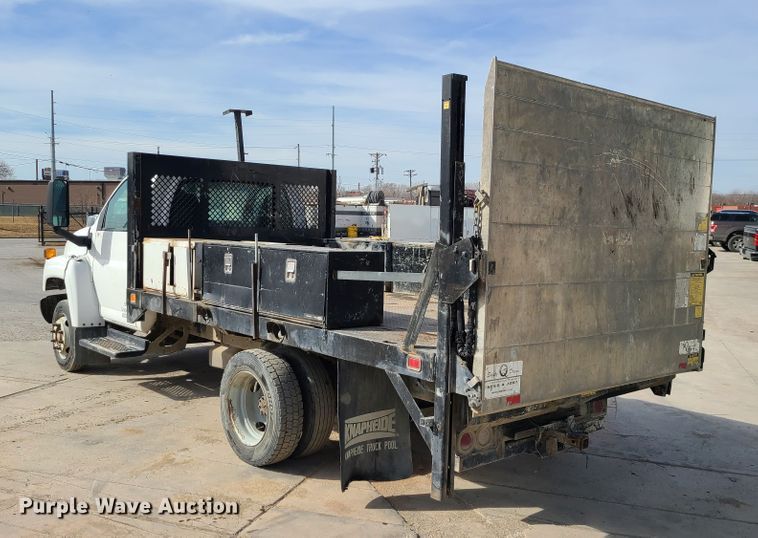 image for item JG9203 2007 Chevrolet C4500  flatbed truck