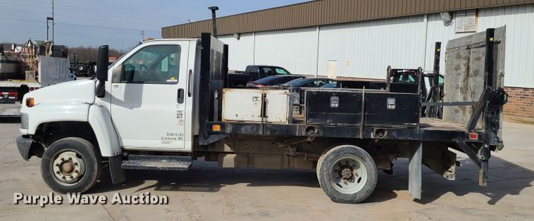 image for item JG9203 2007 Chevrolet C4500  flatbed truck
