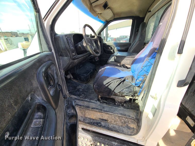 image for item JG9203 2007 Chevrolet C4500  flatbed truck