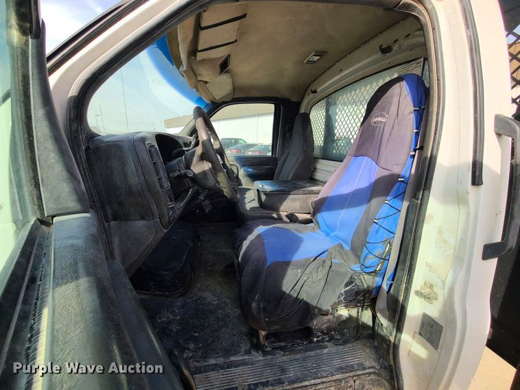 image for item JG9203 2007 Chevrolet C4500  flatbed truck