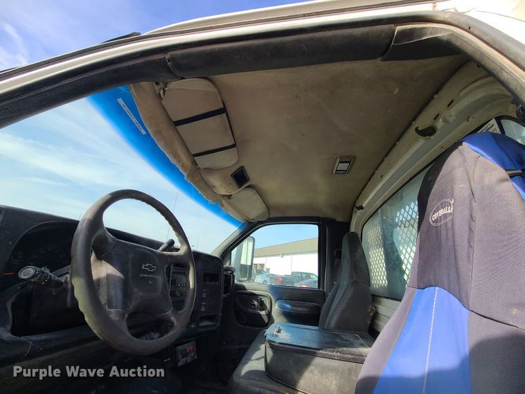 image for item JG9203 2007 Chevrolet C4500  flatbed truck