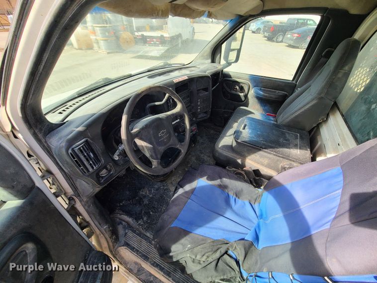 image for item JG9203 2007 Chevrolet C4500  flatbed truck