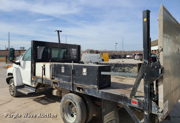image for item JG9203 2007 Chevrolet C4500  flatbed truck