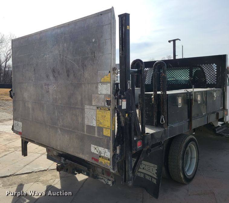 image for item JG9203 2007 Chevrolet C4500  flatbed truck
