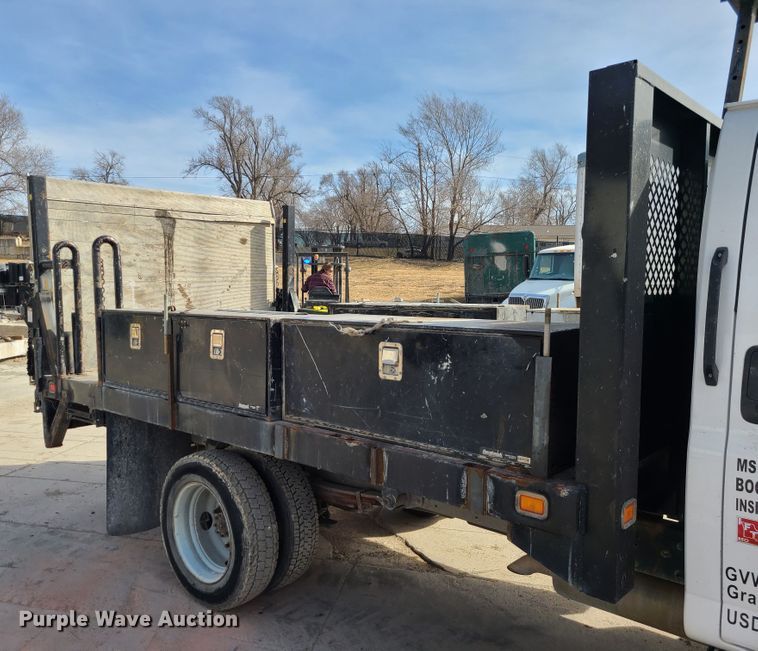 image for item JG9203 2007 Chevrolet C4500  flatbed truck