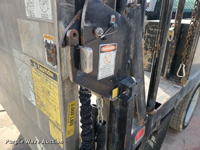 image for item JG9203 2007 Chevrolet C4500  flatbed truck