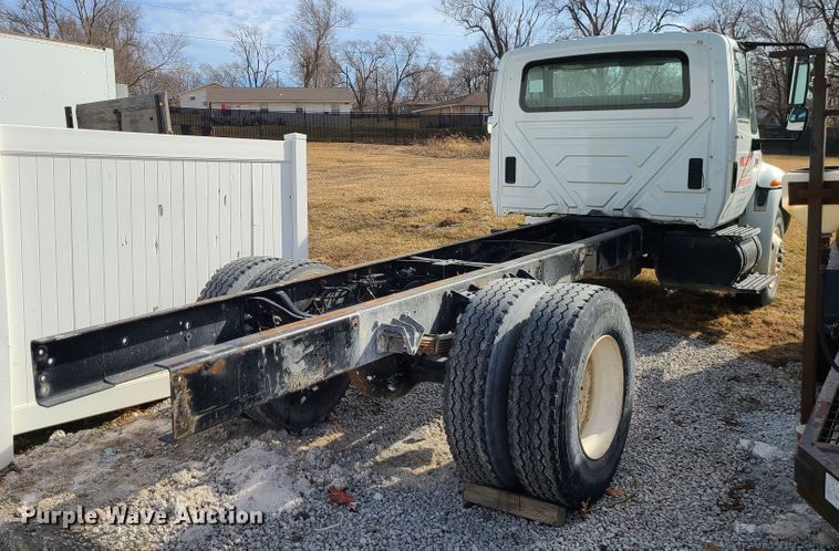 image for item JG9204 2006 International 4300  truck cab and chassis