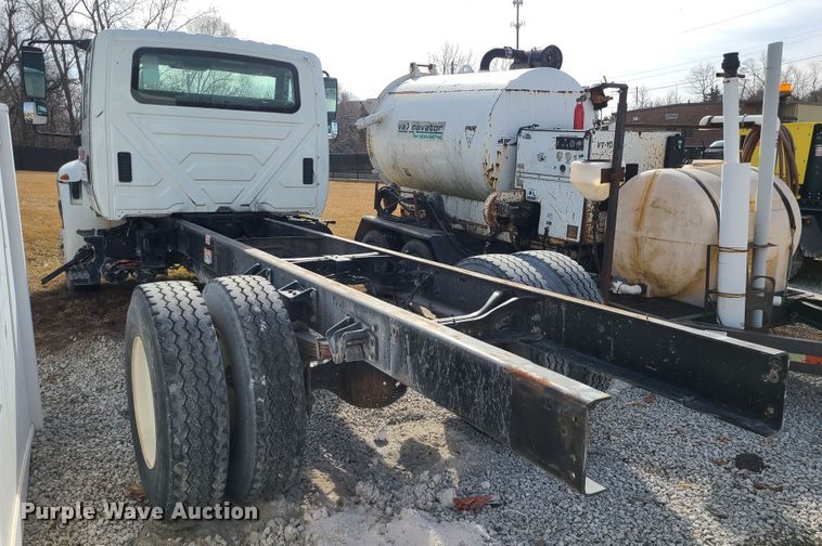 image for item JG9204 2006 International 4300  truck cab and chassis