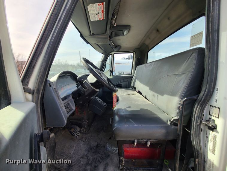 image for item JG9204 2006 International 4300  truck cab and chassis