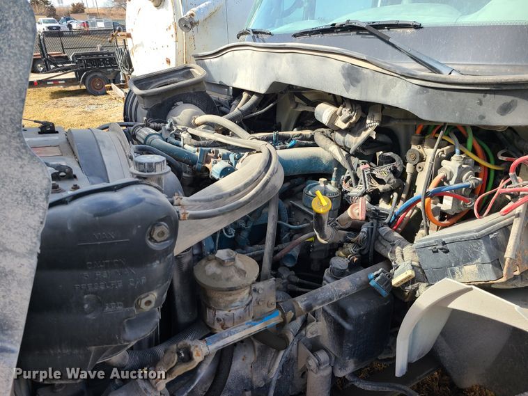 image for item JG9204 2006 International 4300  truck cab and chassis