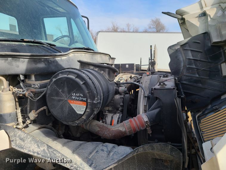 image for item JG9204 2006 International 4300  truck cab and chassis