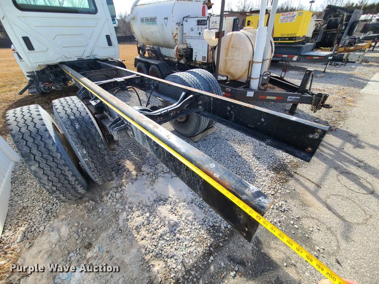 image for item JG9204 2006 International 4300  truck cab and chassis