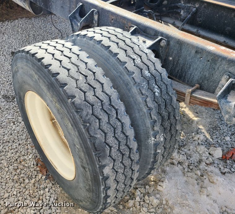 image for item JG9204 2006 International 4300  truck cab and chassis