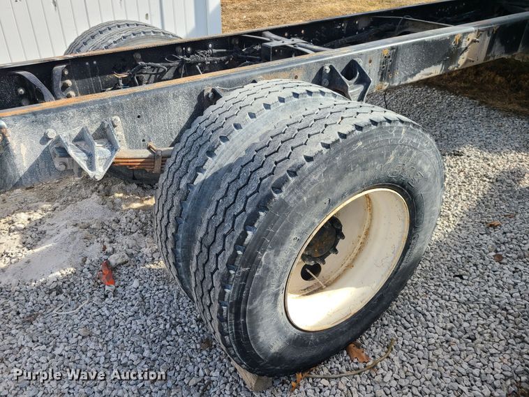 image for item JG9204 2006 International 4300  truck cab and chassis