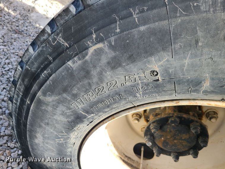 image for item JG9204 2006 International 4300  truck cab and chassis