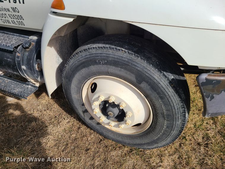 image for item JG9204 2006 International 4300  truck cab and chassis