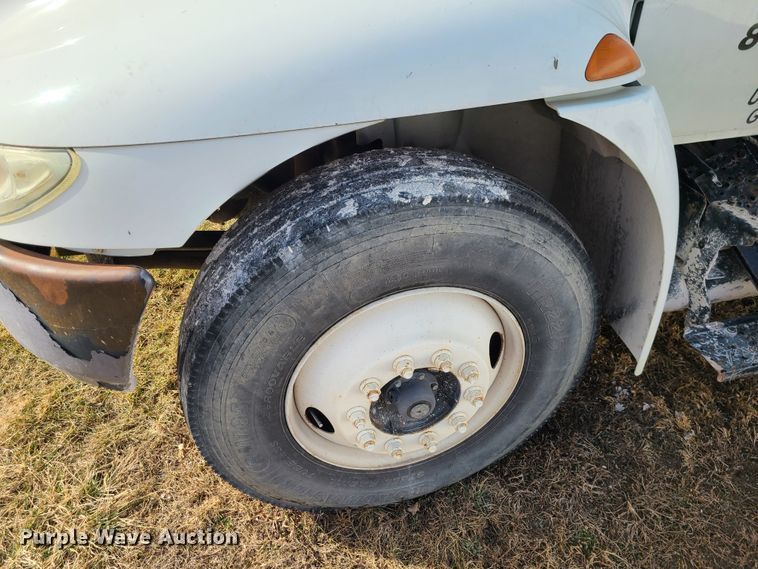 image for item JG9204 2006 International 4300  truck cab and chassis