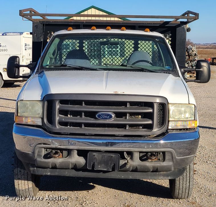 image for item JG9262 2002 Ford F550 Super Duty XL  flatbed truck