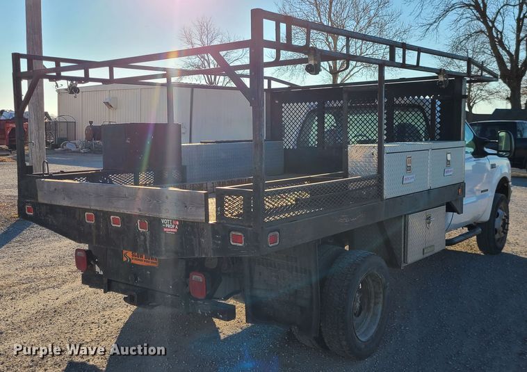 image for item JG9262 2002 Ford F550 Super Duty XL  flatbed truck