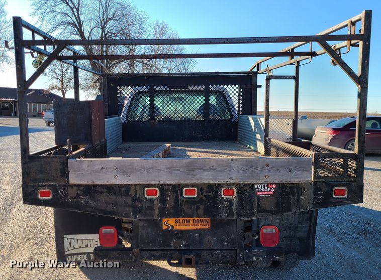 image for item JG9262 2002 Ford F550 Super Duty XL  flatbed truck