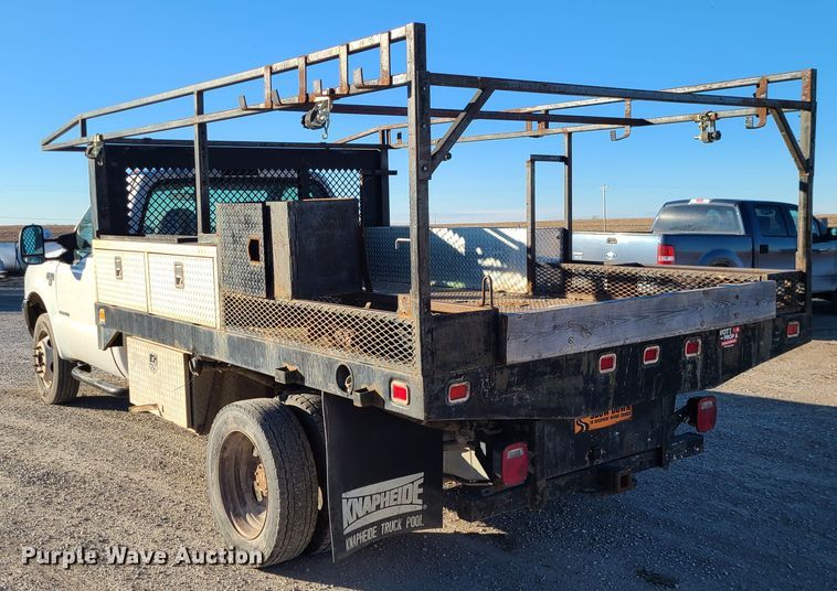 image for item JG9262 2002 Ford F550 Super Duty XL  flatbed truck