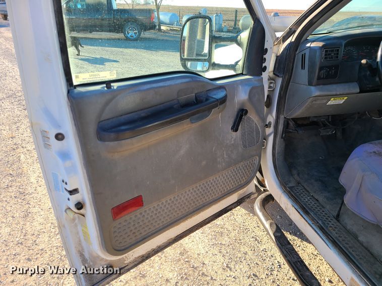 image for item JG9262 2002 Ford F550 Super Duty XL  flatbed truck