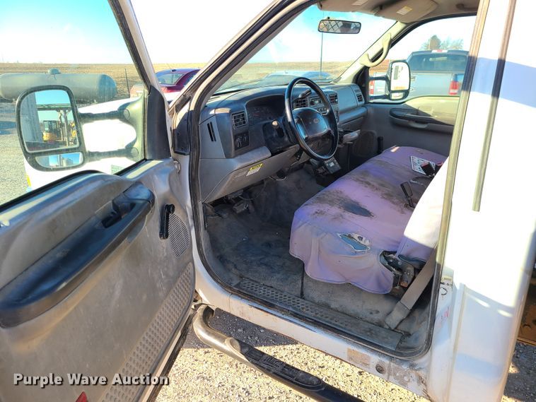 image for item JG9262 2002 Ford F550 Super Duty XL  flatbed truck