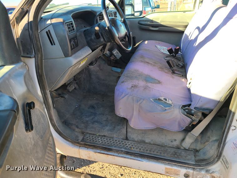 image for item JG9262 2002 Ford F550 Super Duty XL  flatbed truck