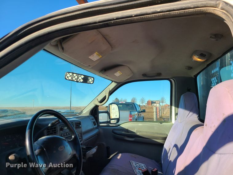 image for item JG9262 2002 Ford F550 Super Duty XL  flatbed truck