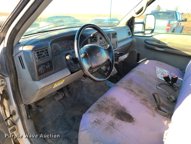 image for item JG9262 2002 Ford F550 Super Duty XL  flatbed truck