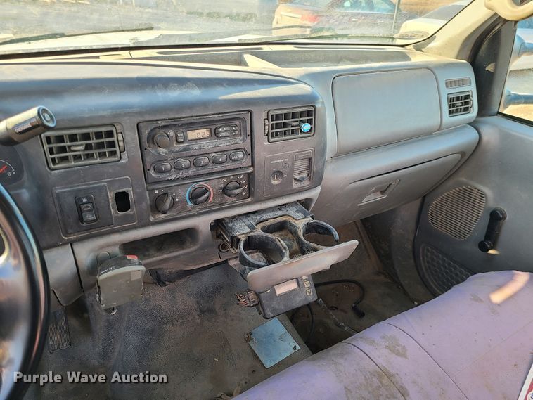 image for item JG9262 2002 Ford F550 Super Duty XL  flatbed truck