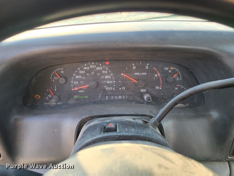 image for item JG9262 2002 Ford F550 Super Duty XL  flatbed truck