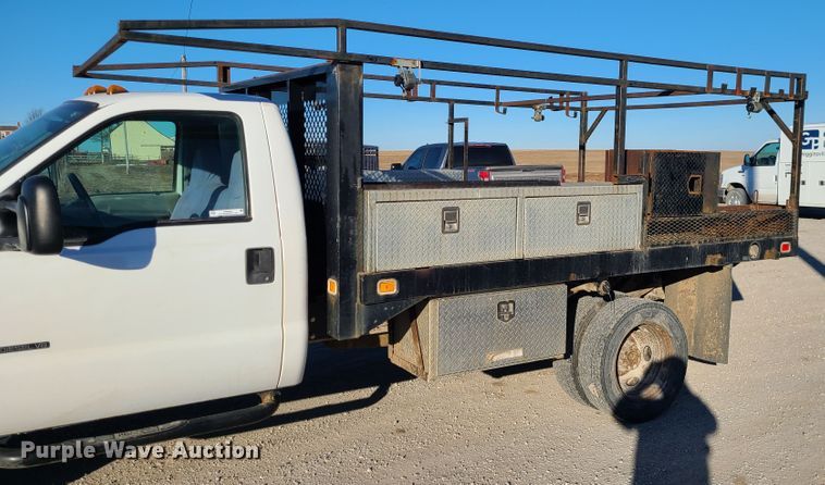 image for item JG9262 2002 Ford F550 Super Duty XL  flatbed truck