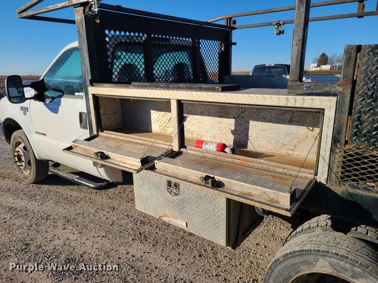 image for item JG9262 2002 Ford F550 Super Duty XL  flatbed truck