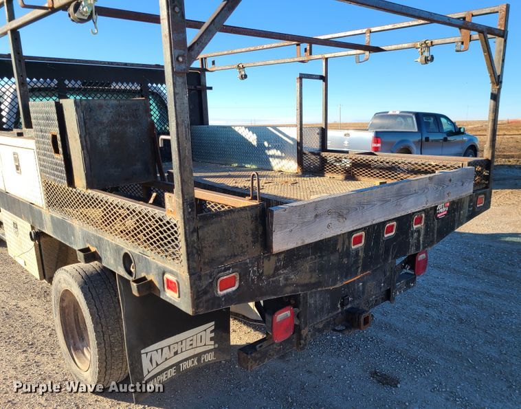 image for item JG9262 2002 Ford F550 Super Duty XL  flatbed truck