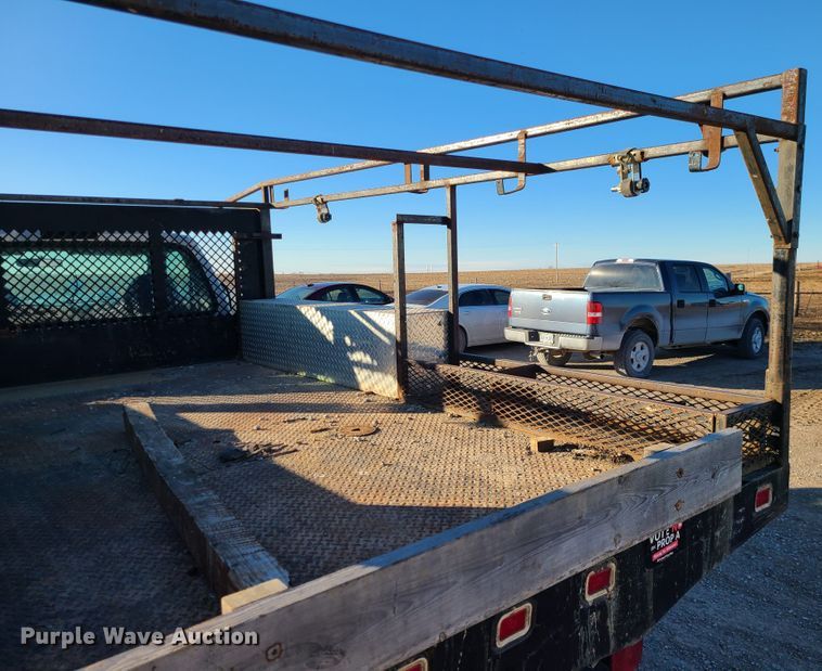 image for item JG9262 2002 Ford F550 Super Duty XL  flatbed truck