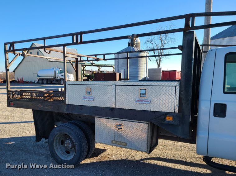 image for item JG9262 2002 Ford F550 Super Duty XL  flatbed truck