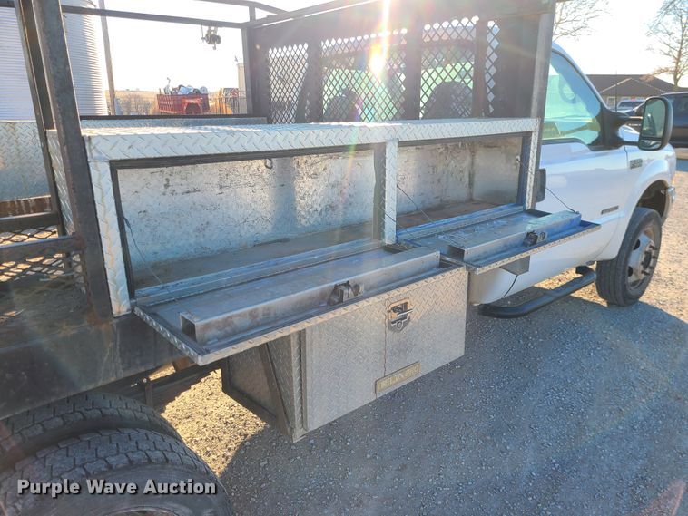 image for item JG9262 2002 Ford F550 Super Duty XL  flatbed truck
