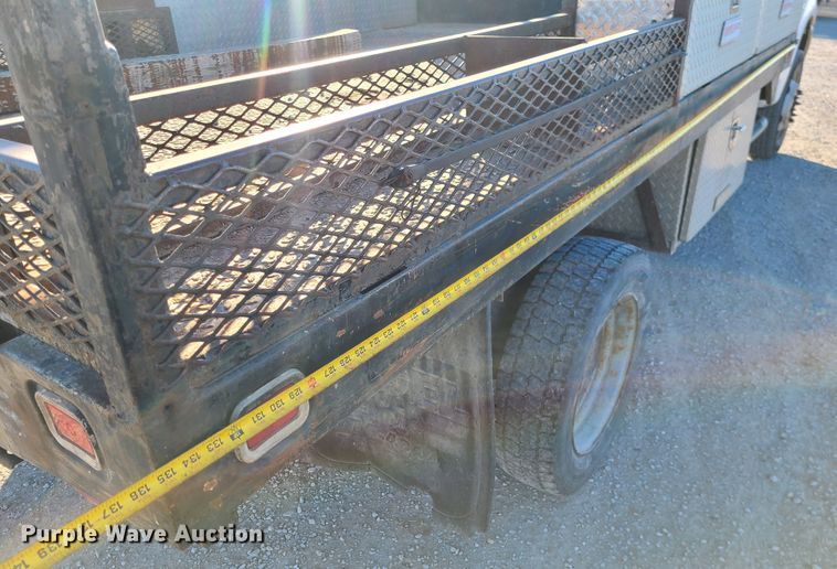 image for item JG9262 2002 Ford F550 Super Duty XL  flatbed truck