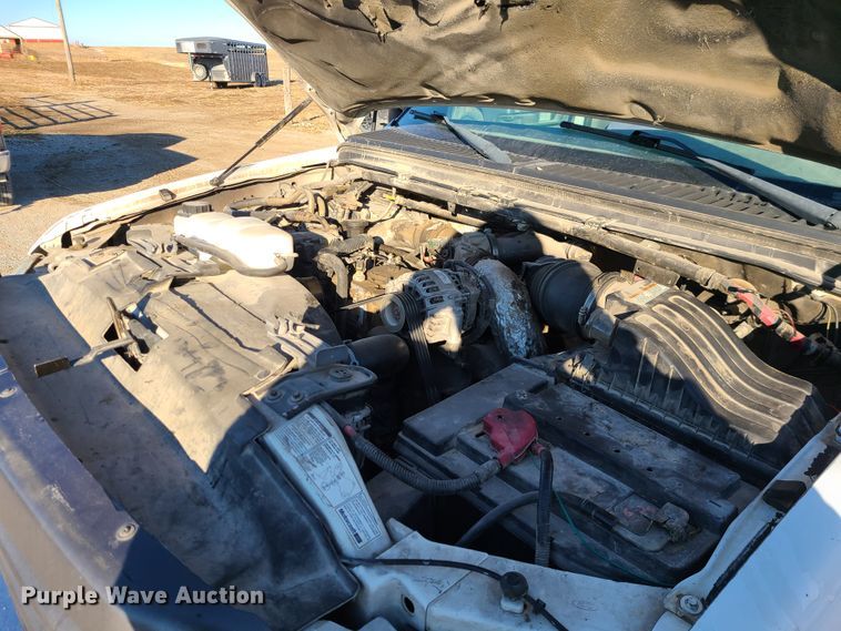 image for item JG9262 2002 Ford F550 Super Duty XL  flatbed truck