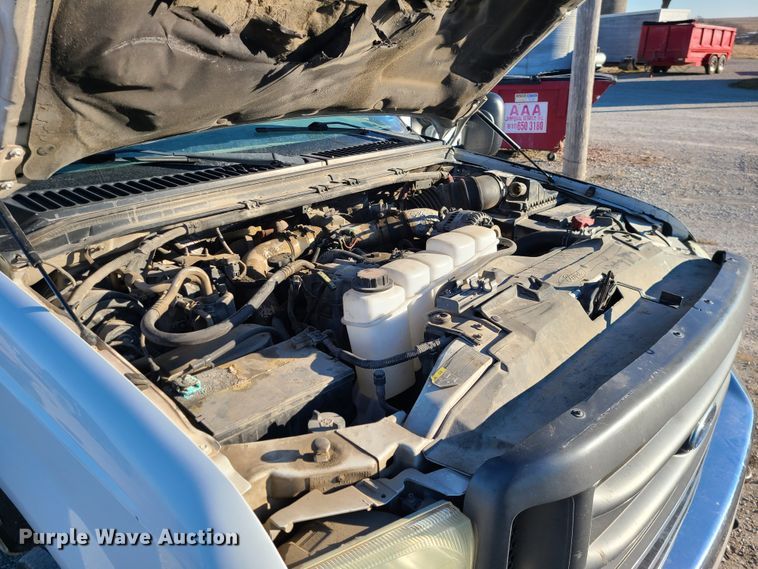 image for item JG9262 2002 Ford F550 Super Duty XL  flatbed truck